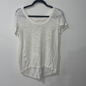 Lou & Grey Off White Soft Short Sleeved Shirt w Longer Back for Coverage